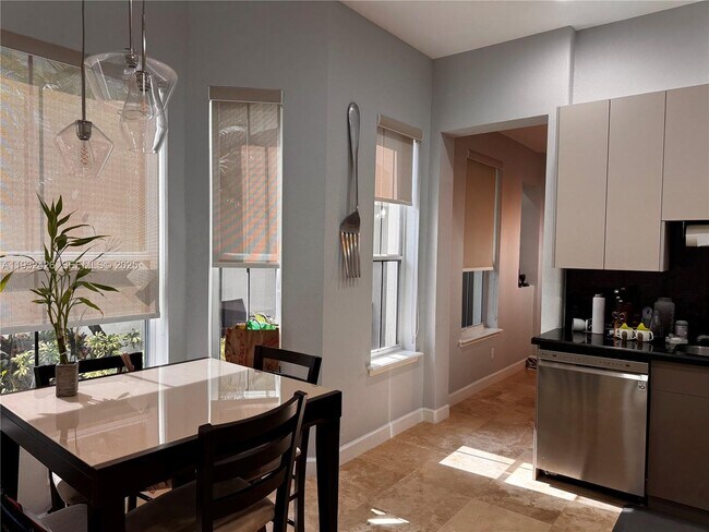 Building Photo - 876 Spinnaker Dr