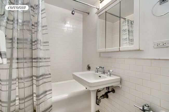 Building Photo - 45 Tudor City Pl