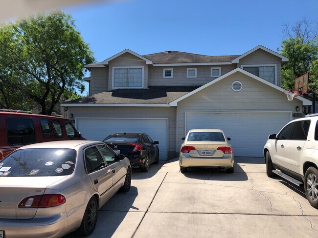 Building Photo - Cedargrove