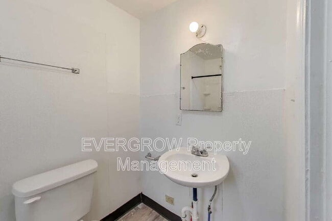 Building Photo - 2219 Hovey St