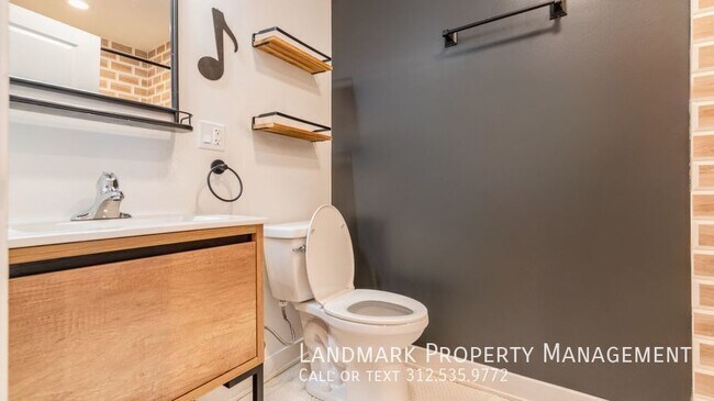 Building Photo - 2038 W 21st St