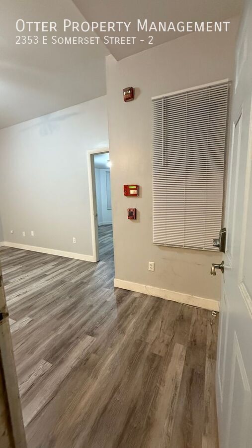 Building Photo - 2353 E Somerset St