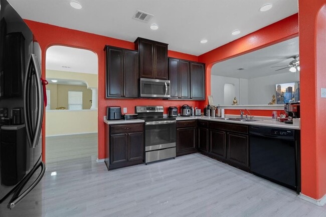 Building Photo - 1109 Hyde Park Dr