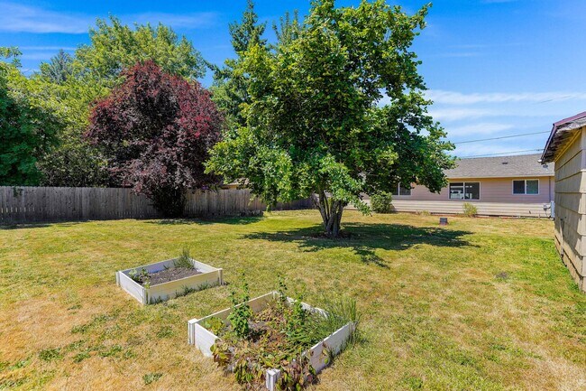 Building Photo - Well kept 3 bed, 1 bath in NE Salem