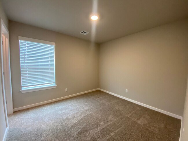 Building Photo - Welcome to your dream rental!!