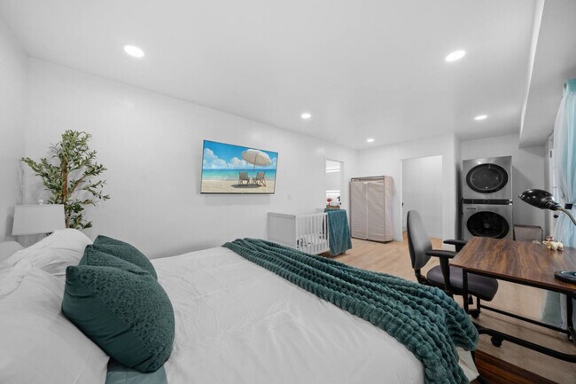 Building Photo - 5048 Bluff Pl