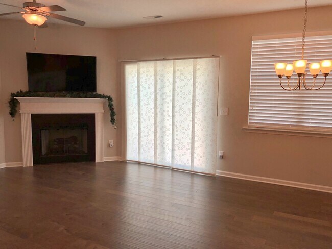 Building Photo - 3 Bed 2.5 Bath End Unit with Fenced in Backyard at Winsford At the Park!