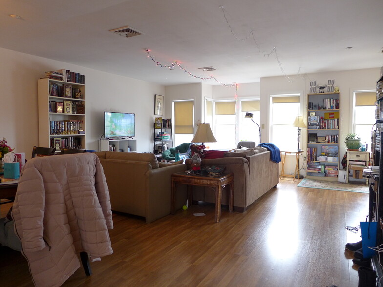 Primary Photo - 23 Etna St