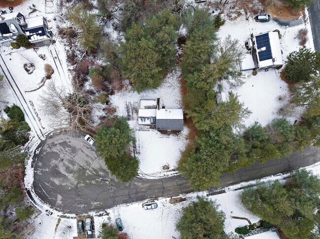 Building Photo - 4 Oaken Bucket Ln