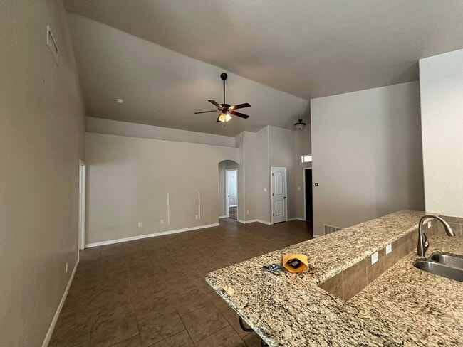 Building Photo - 3 Bed 2 Bath Home
