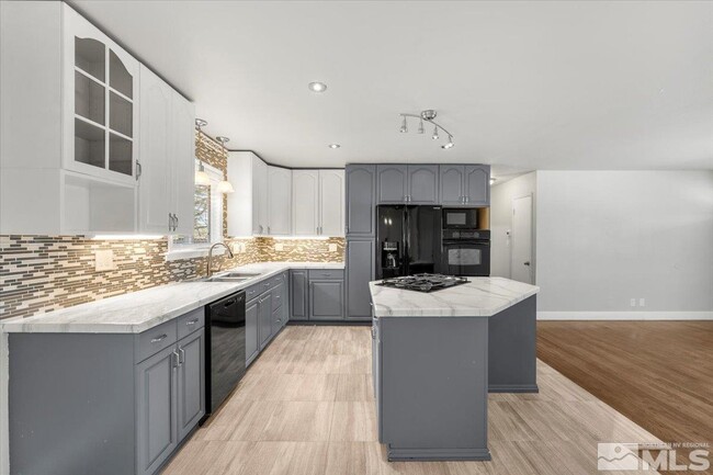 Building Photo - 990 Akard Dr