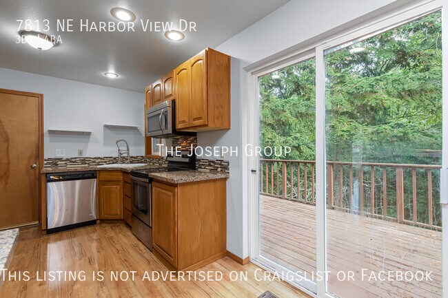 Building Photo - 3-bedroom, 3.5-bathroom charmer in Poulsbo!