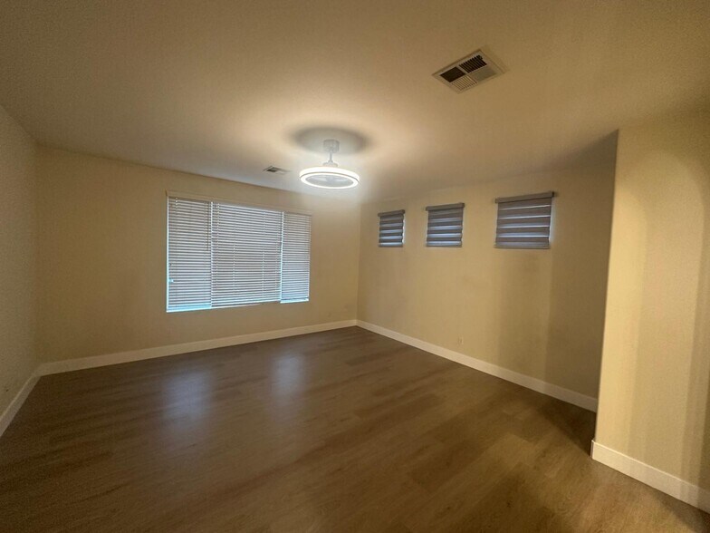 Building Photo - 45811 Honeysuckle Ct