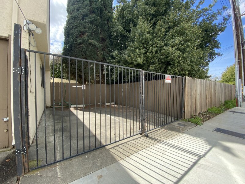 Building Photo - 2116 13th St