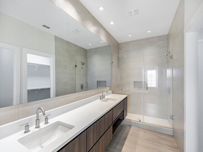 Building Photo - 210 Veracruz Dr