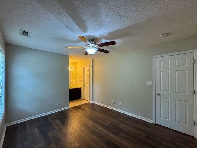 Building Photo - Charming 3 Bed 2 Bath Spring Lake Home wit...