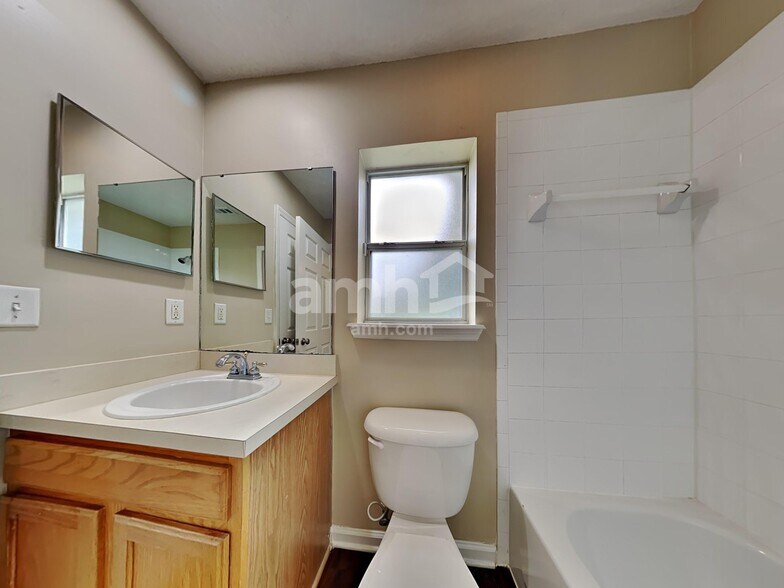 Building Photo - 9146 Prosperity Lake Dr