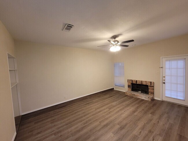 Building Photo - Newly remodeled