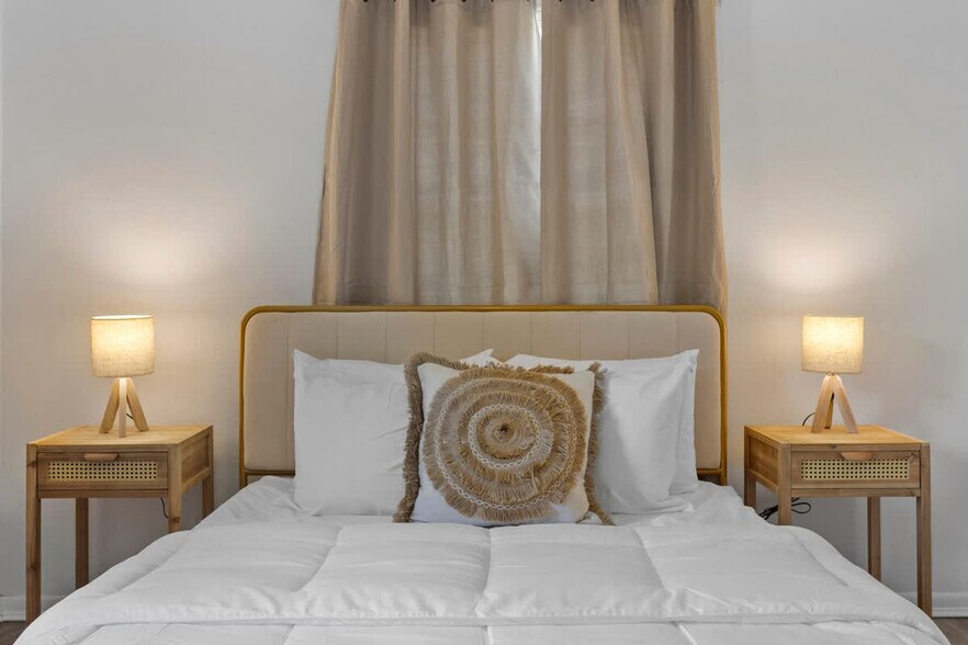 Building Photo - 2401 Gordon St