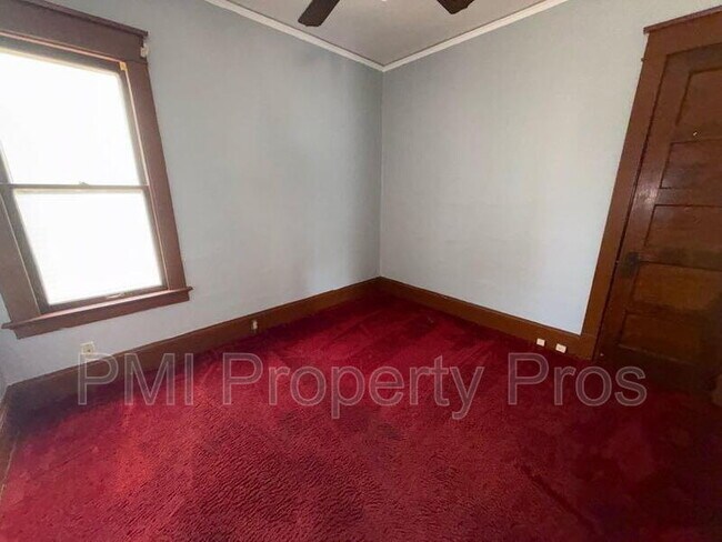 Building Photo - 2222 W Finn Pl