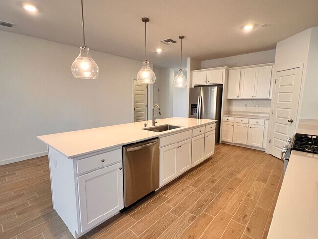 Building Photo - Northwest Bakersfield