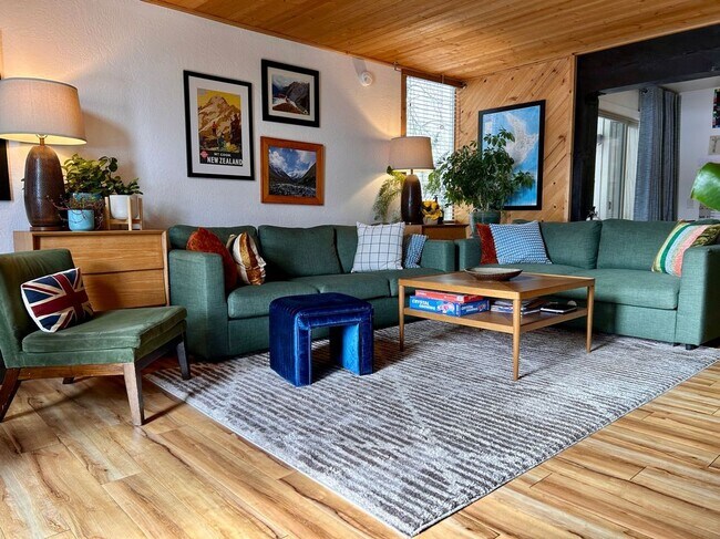 Building Photo - 1904 Sierra Nevada Rd