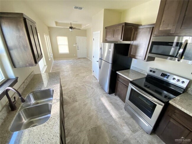 Building Photo - 8 Nightingale Ave