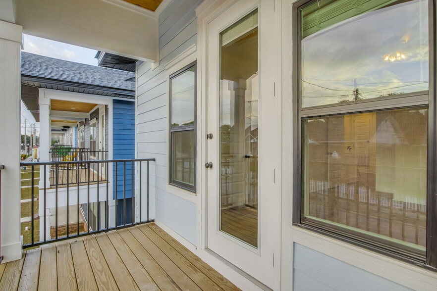 Building Photo - 520 N De Villiers St