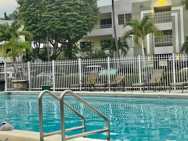 Building Photo - 10755 SW 108th Ave