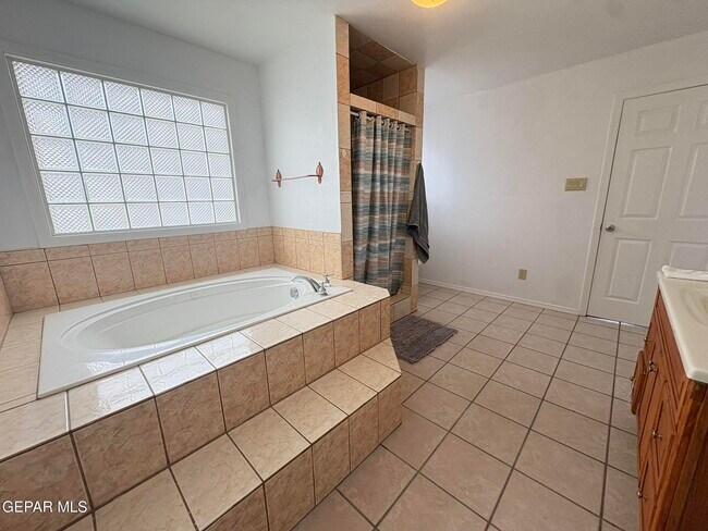 Building Photo - 316 S 6th St