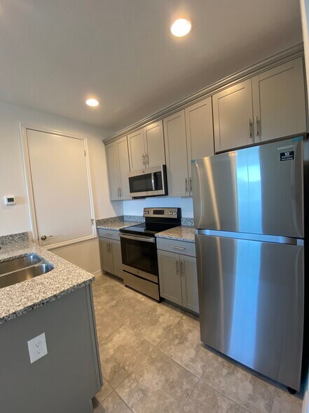Building Photo - 16024 Micelli Dr