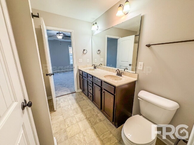 Building Photo - 200 Willow Pond Dr