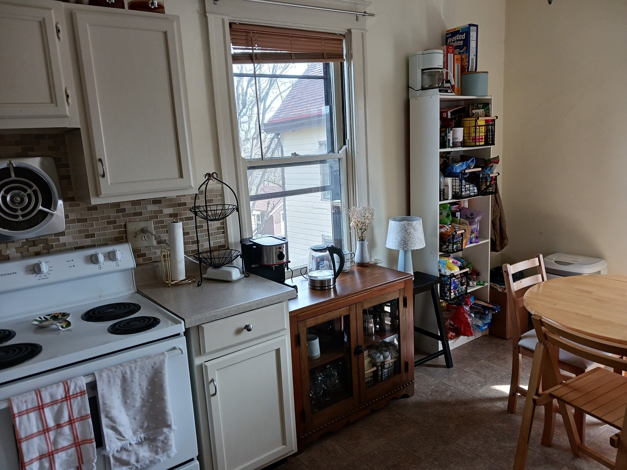 2nd Ft, Kitchen - 2461 Fairview Ave