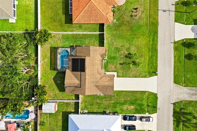 Building Photo - 3561 SW Carmody St