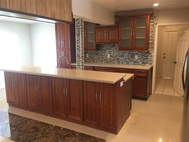 Building Photo - 720 N 66 Terrace