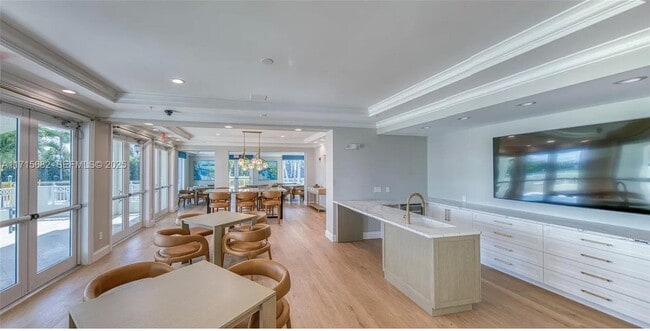 Building Photo - 802 W Windward Way