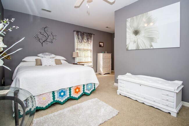 Building Photo - 3 bed, 2.5 bath Duplex