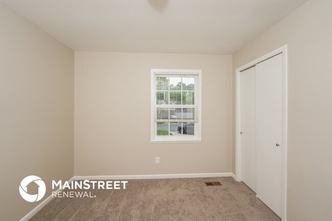 Building Photo - 5240 Jean Dr