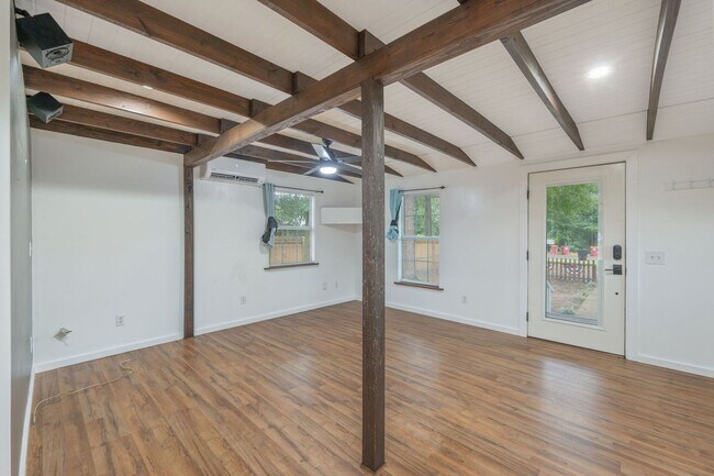 Building Photo - 271 Bracewell St