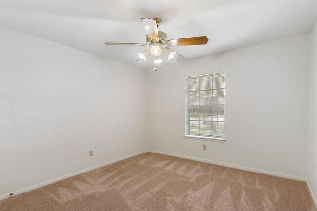 Building Photo - 2106 Wickburn Dr