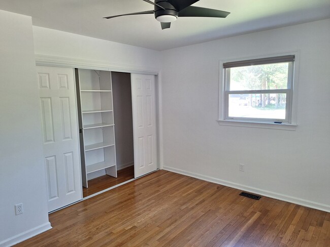 Building Photo - 3 bedroom /2 full bathroom- Yorktown