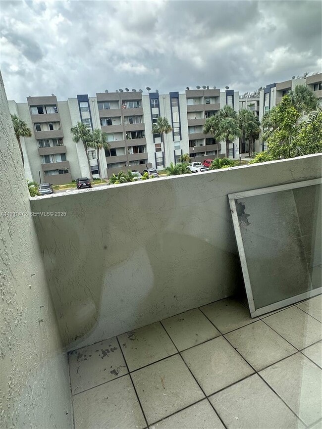 Building Photo - 10090 NW 80th Ct