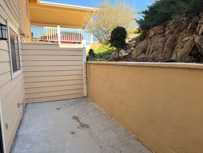 Building Photo - 2165 Elkhorn Dr