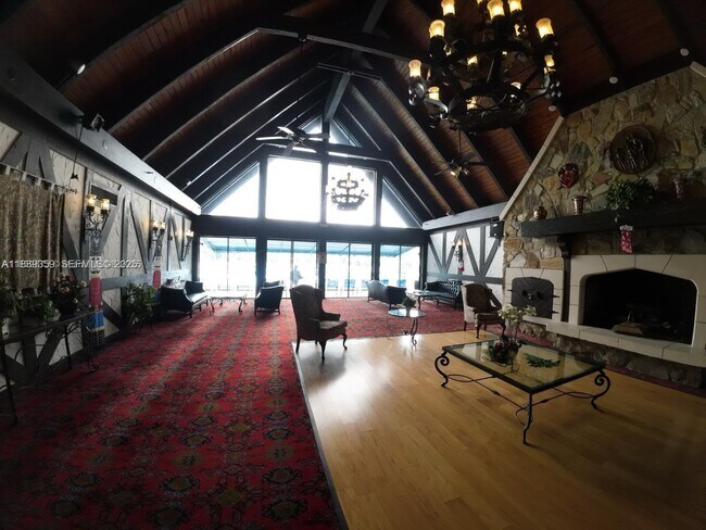 Building Photo - 3720 Inverrary Dr