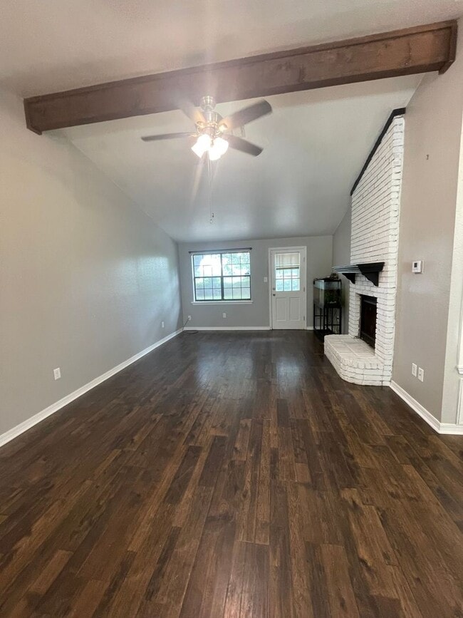 Building Photo - Golden Meadows - 3BD/2BA