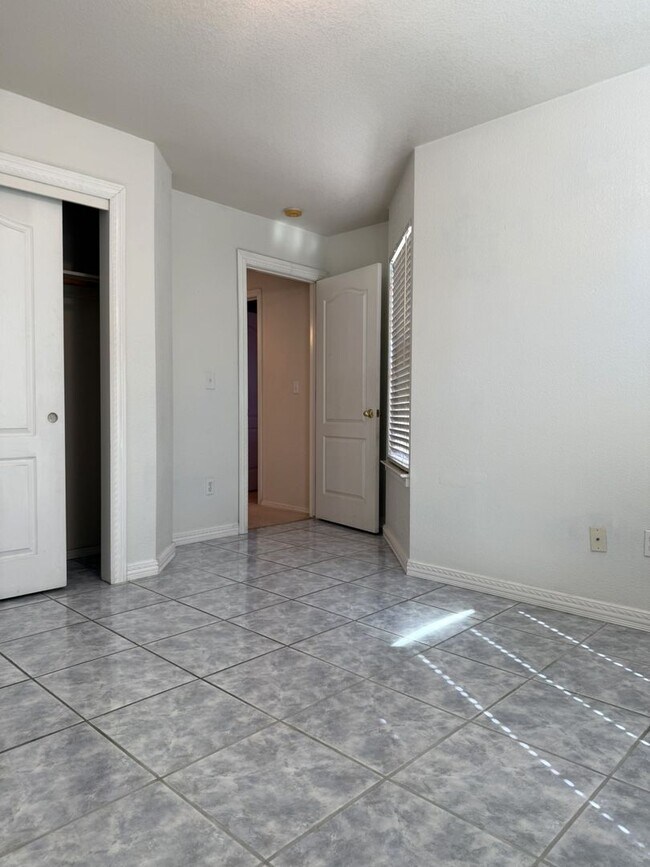 Building Photo - Charming 3-bedroom, 2-bath home in North Merced!