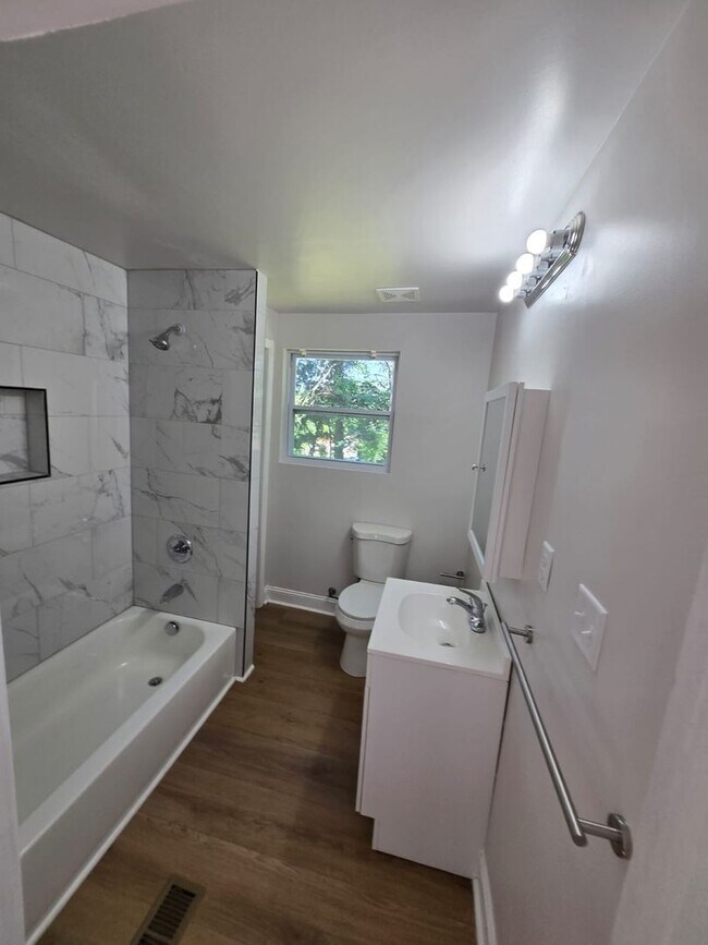 Building Photo - Spacious Single-Family Home in Chattanooga...