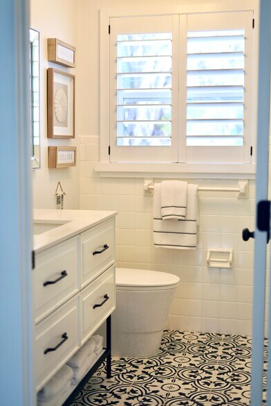 Guest Bath - 6716 Arroyo Dr