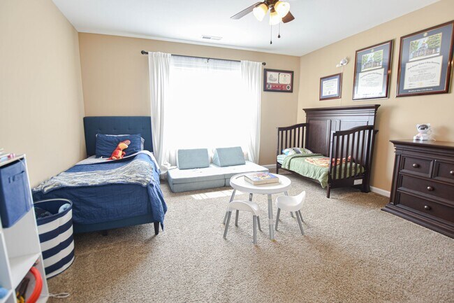Building Photo - Pet Friendly Four Bedroom!