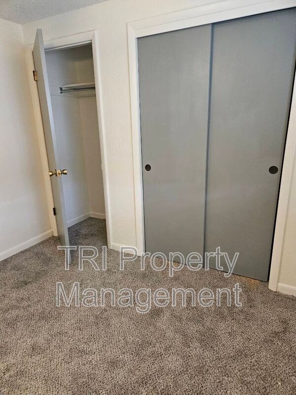 Building Photo - 300 W Union Ave